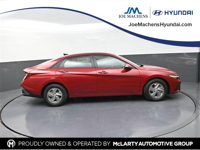 2026 Hyundai Elantra SE's photo