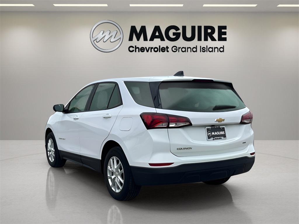 2023 Chevrolet Equinox LS photo 4