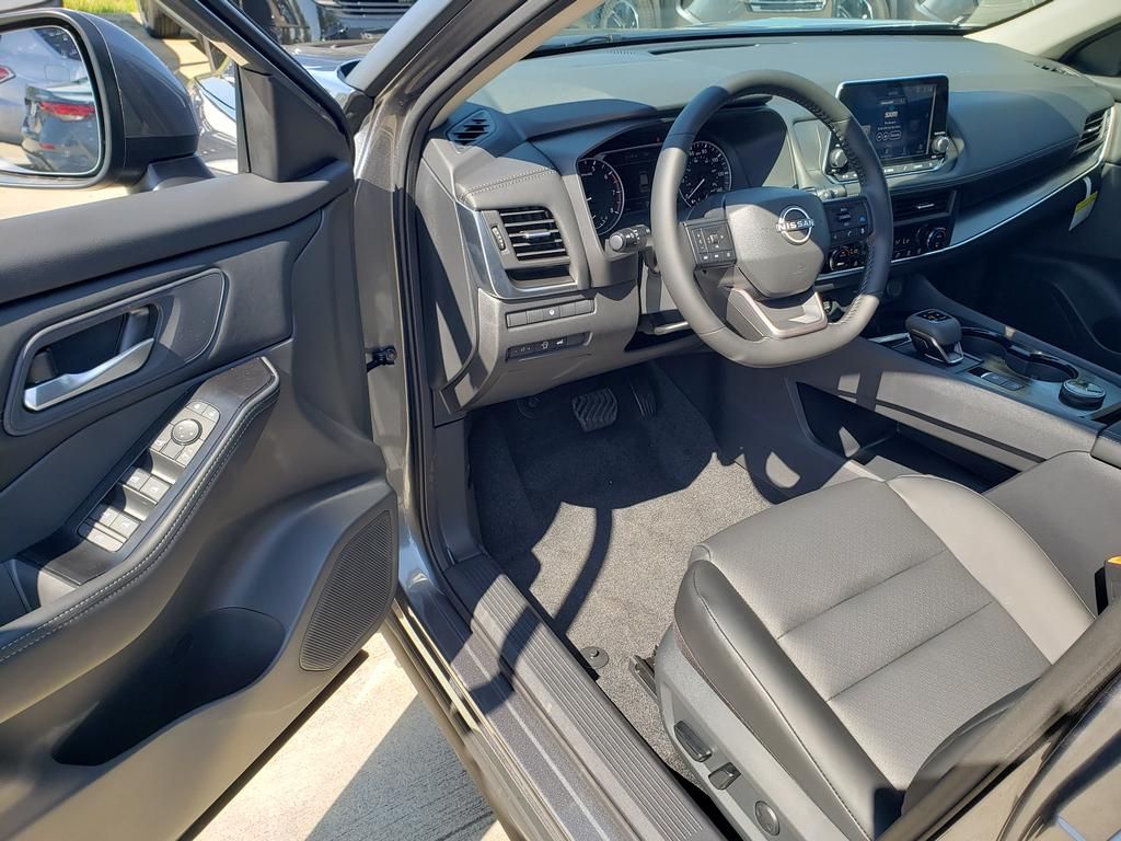 2026 Nissan Rogue SV photo 5