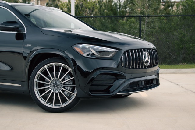 2025 Mercedes Benz GLA AMG 35 4MATIC photo 2