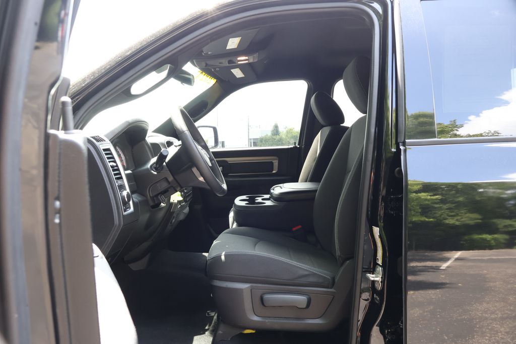 2024 Ram 1500 Classic Warlock photo 26