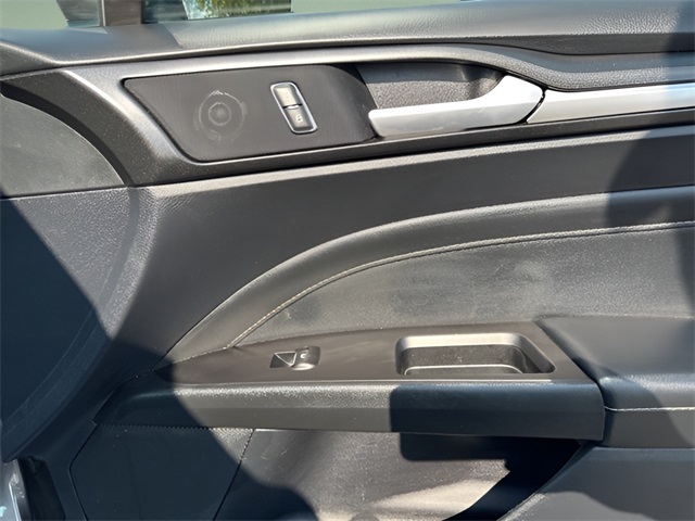 2020 Ford Fusion Hybrid Titanium photo 19