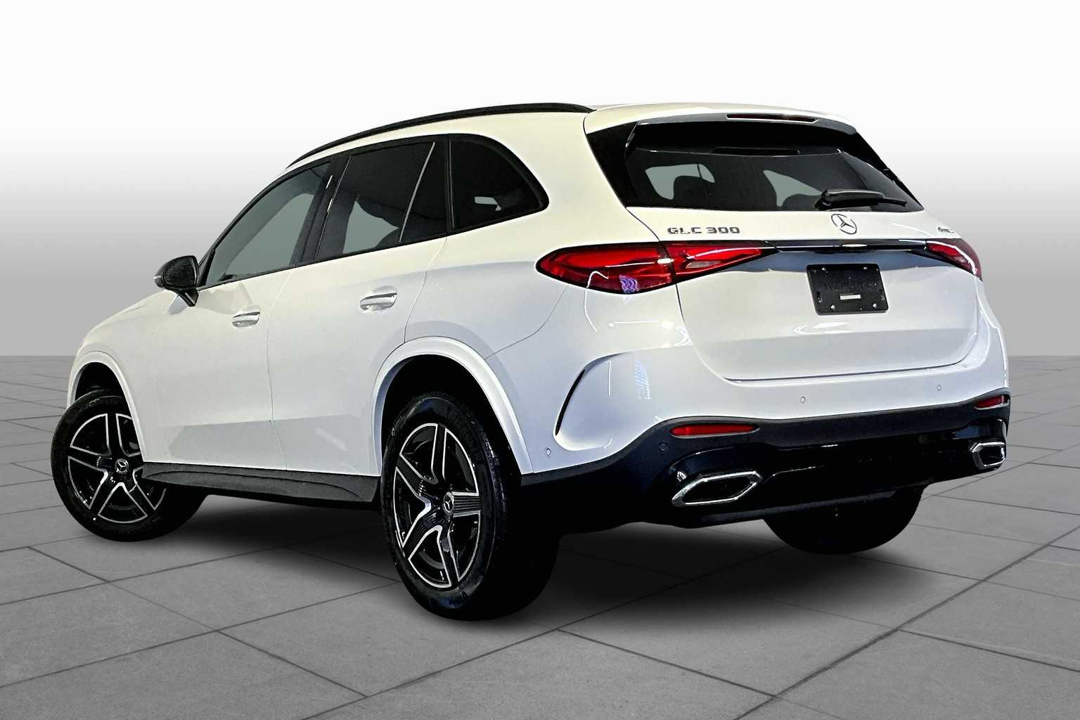 2025 Mercedes Benz GLC 300 4MATIC photo 3