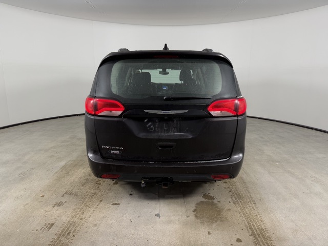2018 Chrysler Pacifica Touring L photo 3