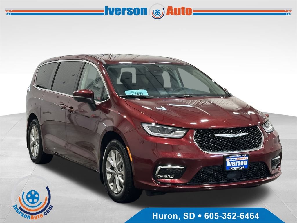 2023 Chrysler Pacifica Touring L's photo