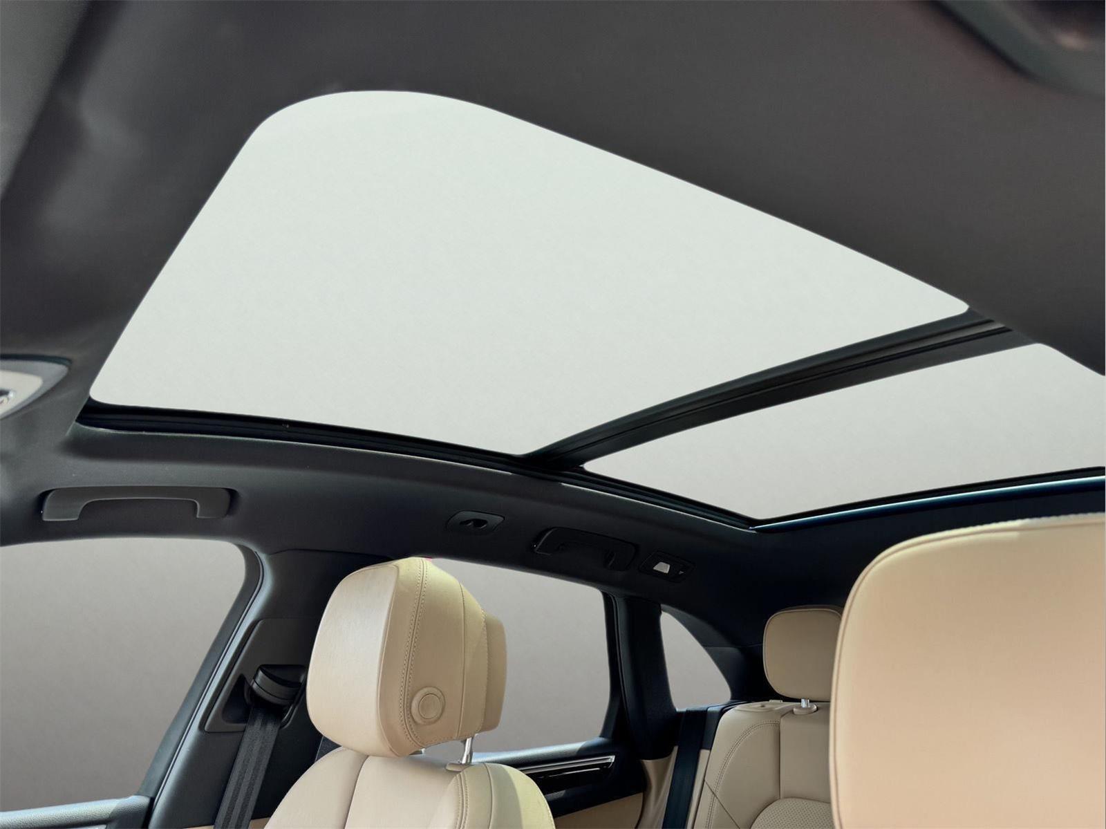 2021 Porsche Macan Base photo 55
