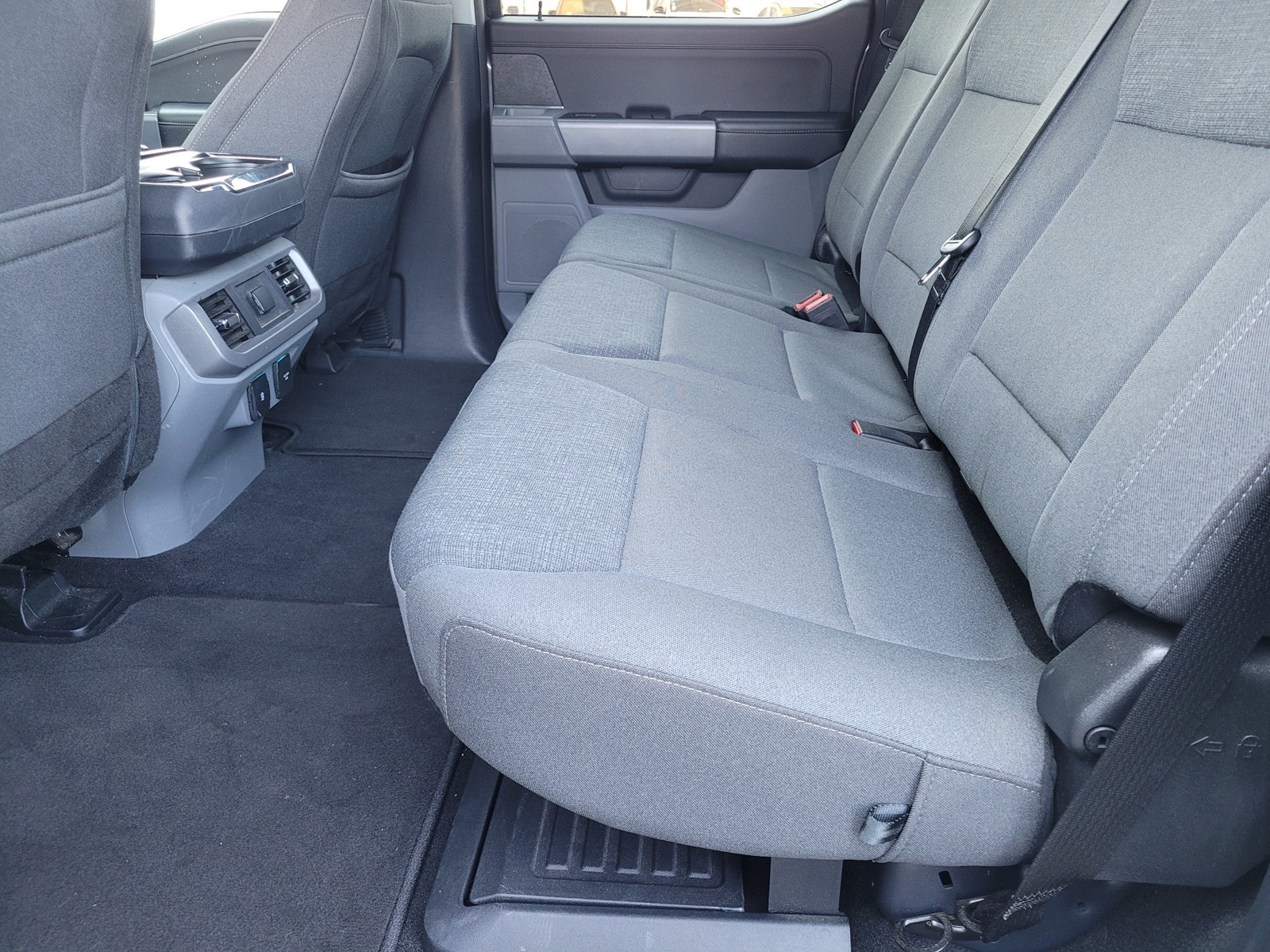 2024 Ford F-150 XLT photo 8