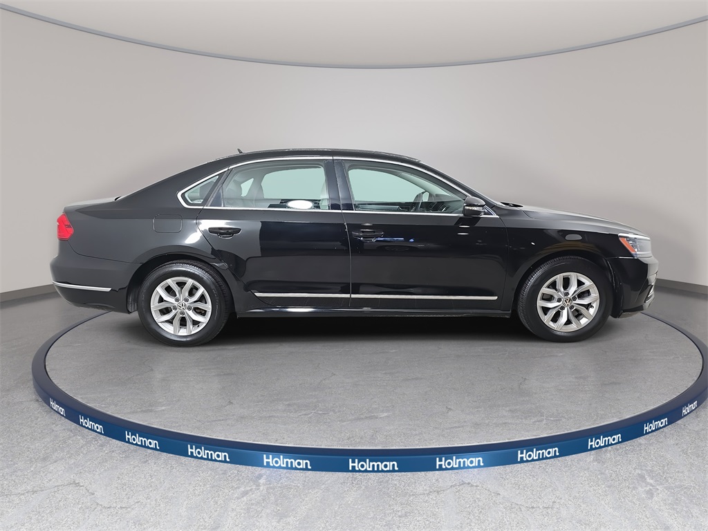 2016 Volkswagen Passat S photo 4