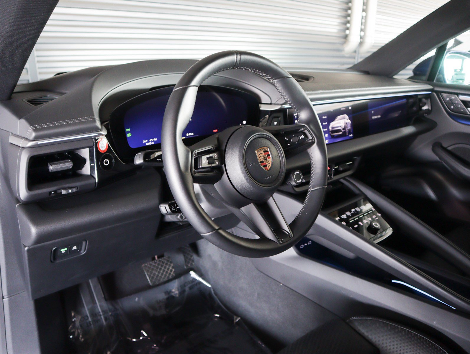 2024 Porsche Macan Electric 4 photo 4