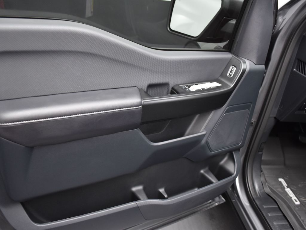 2025 Ford F-150 STX photo 9