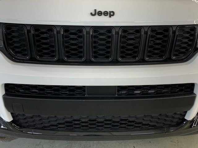 2025 Jeep Grand Cherokee Limited photo 9