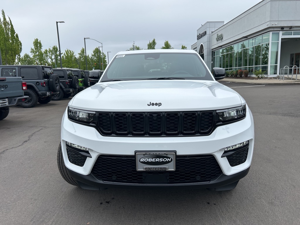 2025 Jeep Grand Cherokee Limited photo 2