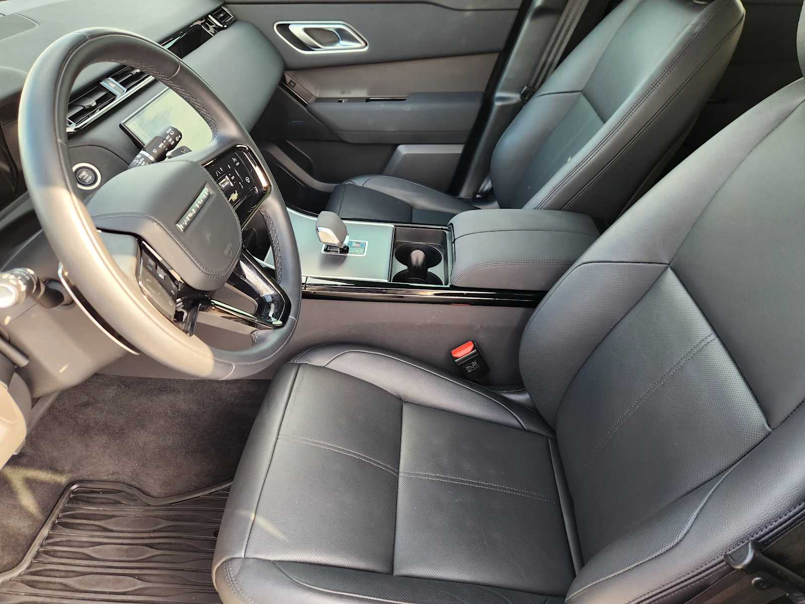 2025 Land Rover Range Rover SE photo 6