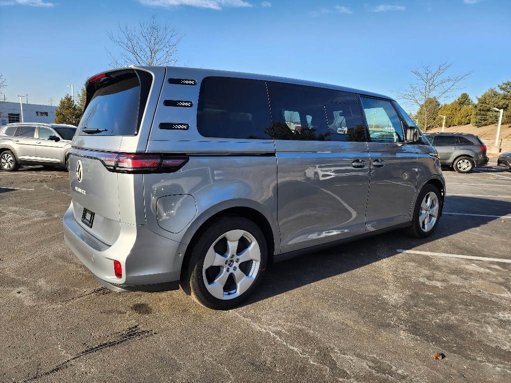2025 Volkswagen ID. Buzz Pro S photo 2