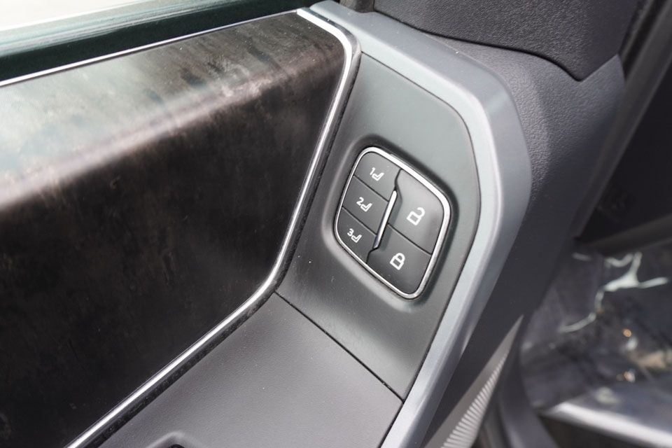 Used 2022 Black Ford Lariat image 20