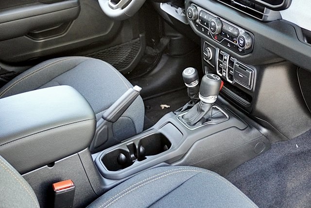 New 2025 Black Clear-Coat Exterior Paint Jeep Sport S image 15