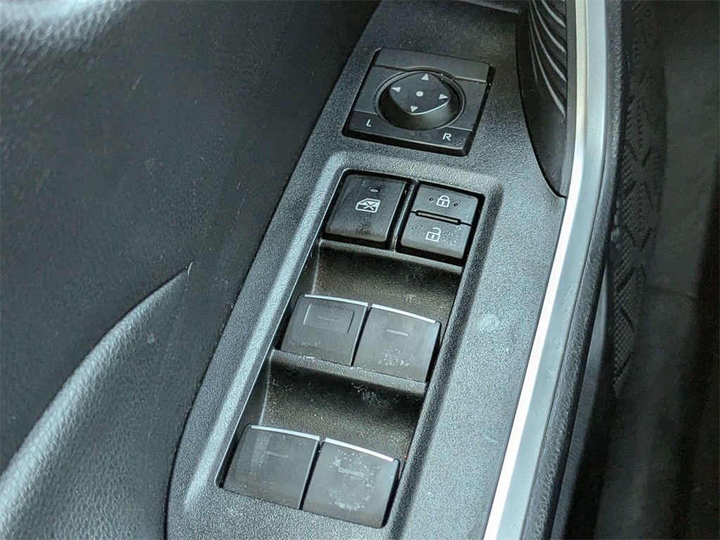 2022 Toyota RAV4 XLE photo 20