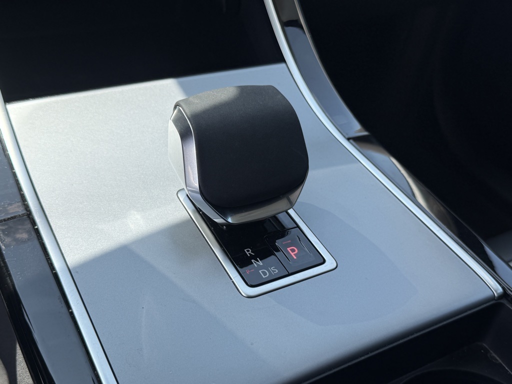 Used 2025 Black Land Rover S image 19