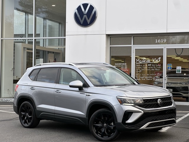 2023 Volkswagen Taos SE's photo