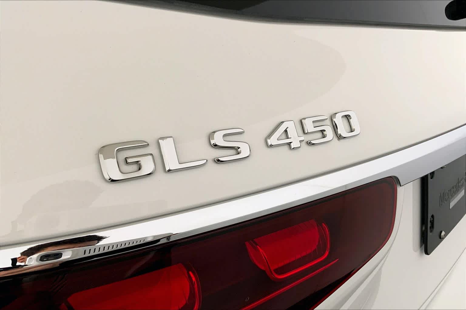 2025 Mercedes Benz GLS 450 4MATIC photo 4