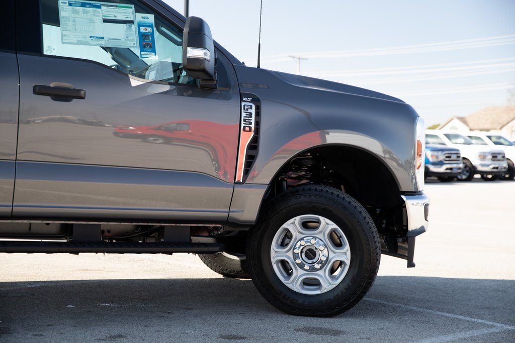 2025 Ford F-350 XLT photo 6