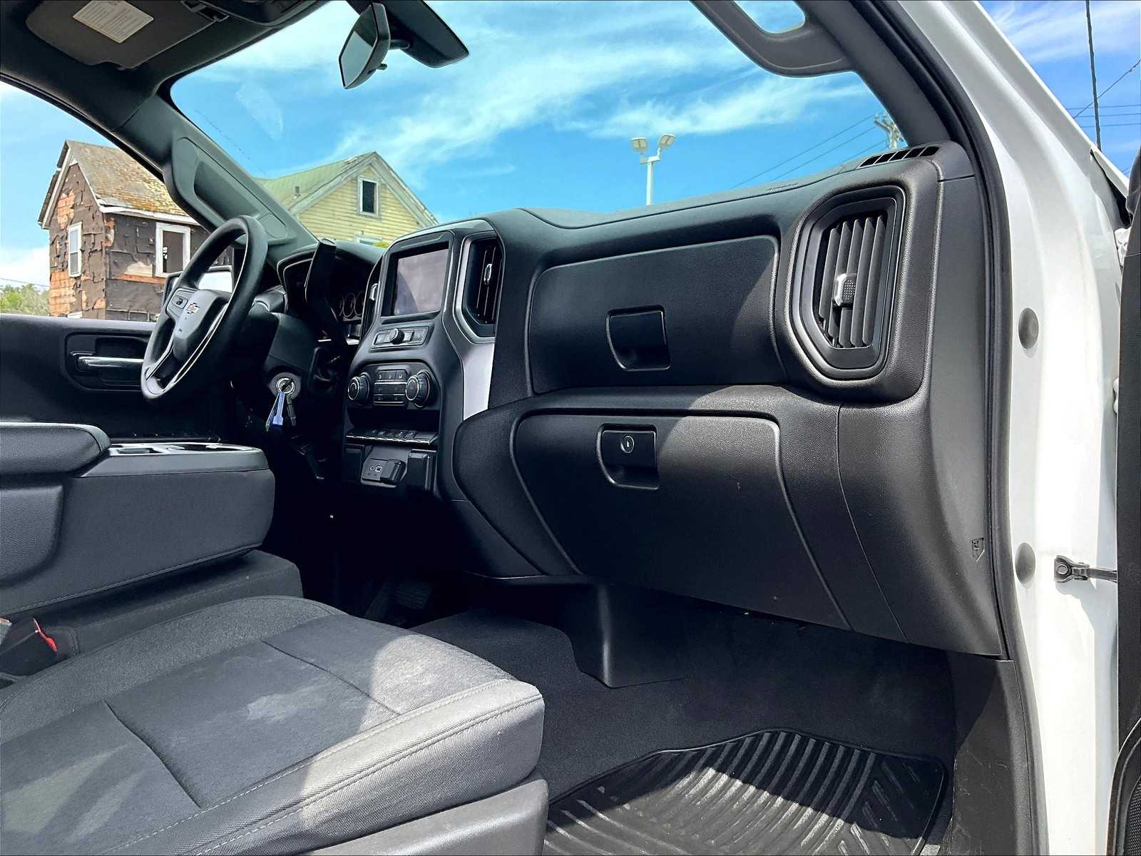 2022 Chevrolet Silverado 1500 Custom photo 11