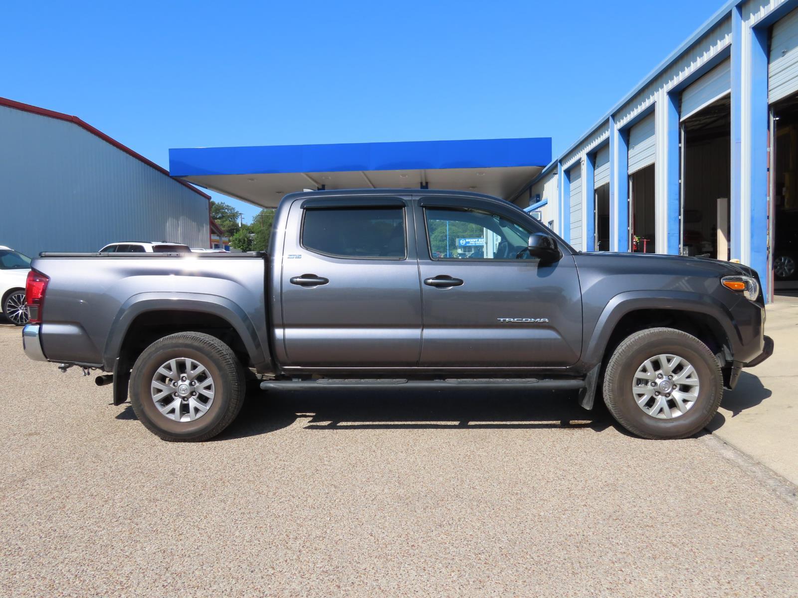 2019 Toyota Tacoma SR5 photo 2
