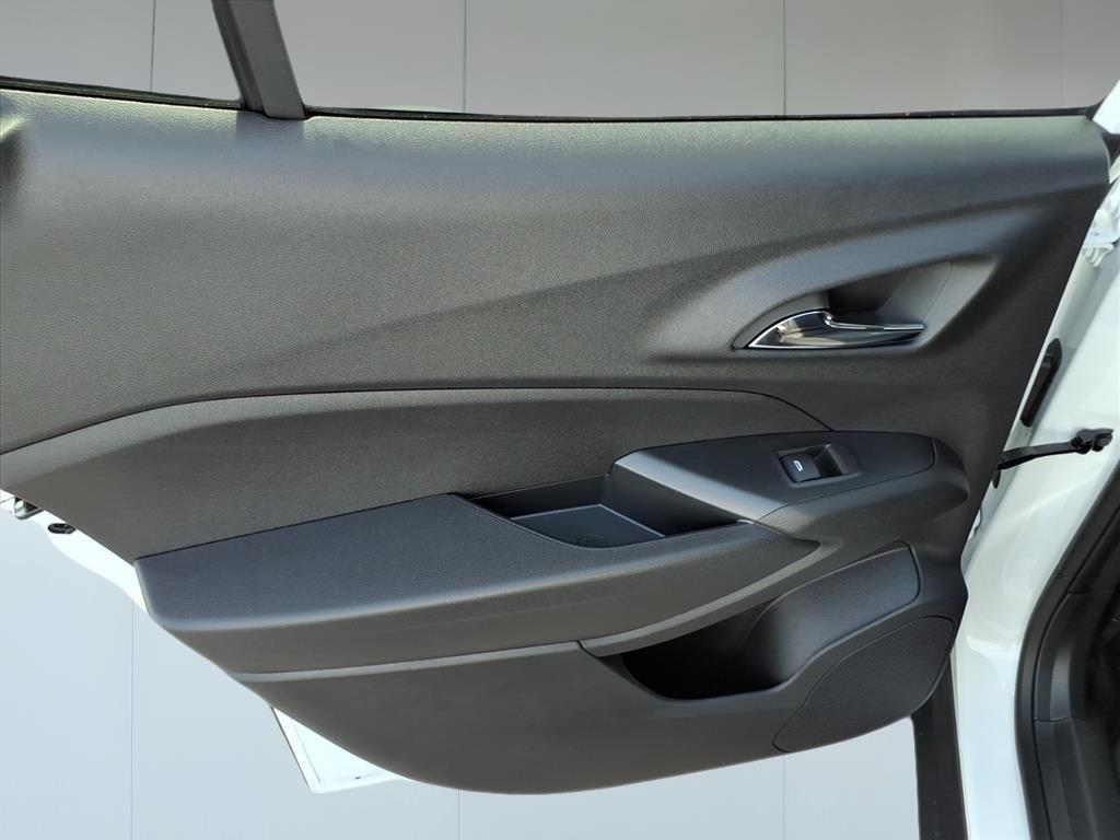 2026 Chevrolet Trax LT photo 9
