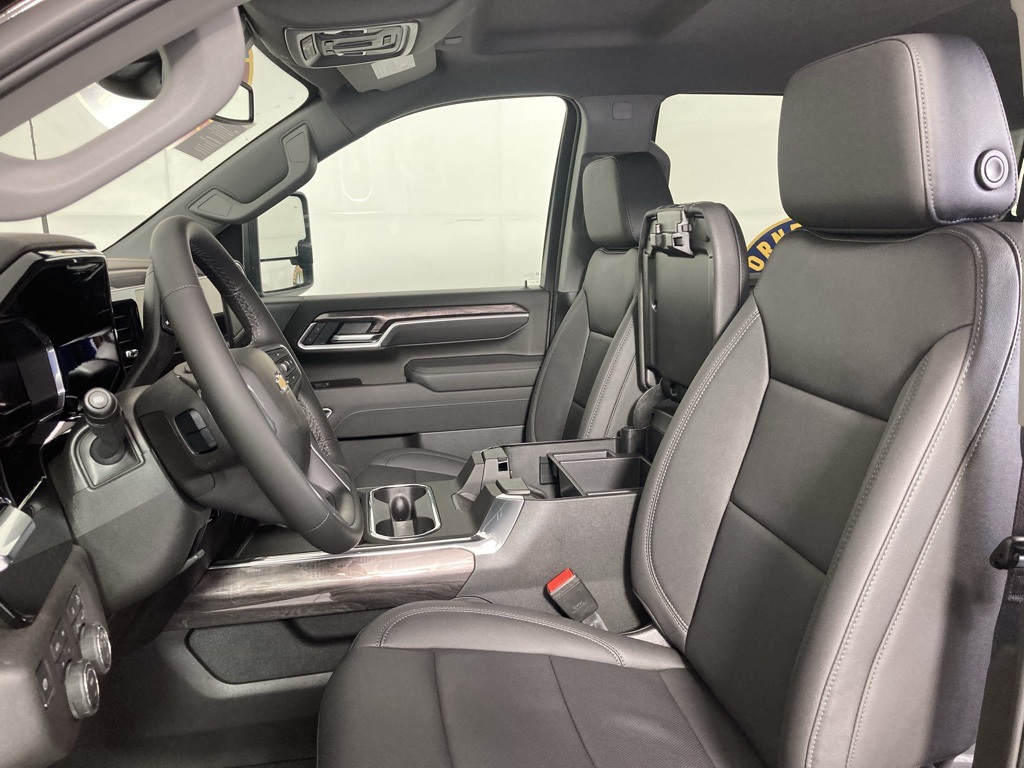 2025 Chevrolet Silverado 2500HD LTZ photo 8