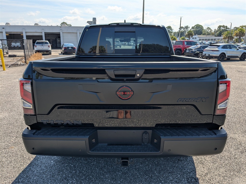 2024 Nissan Titan PRO-4X photo 4