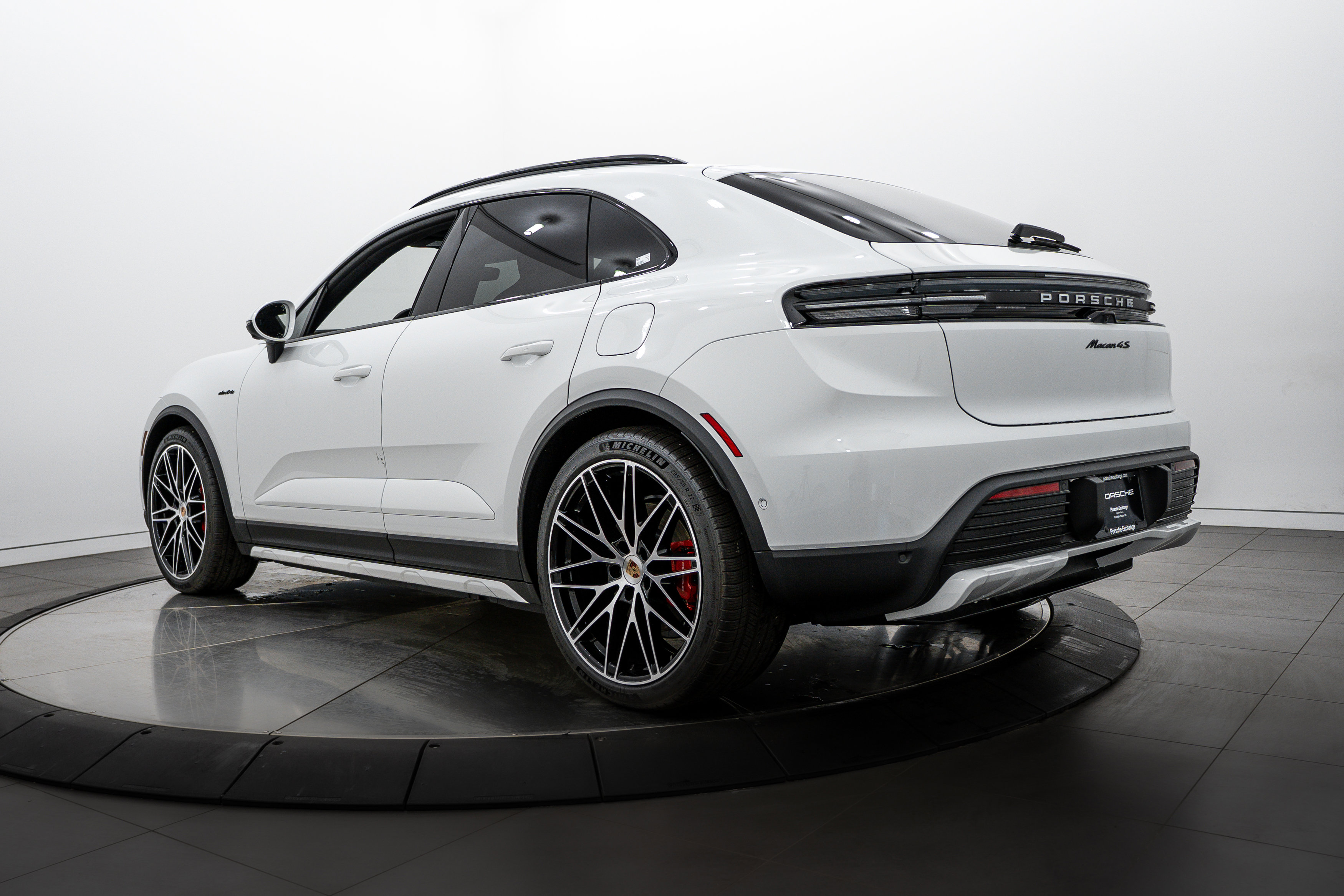2025 Porsche Macan Electric photo 3