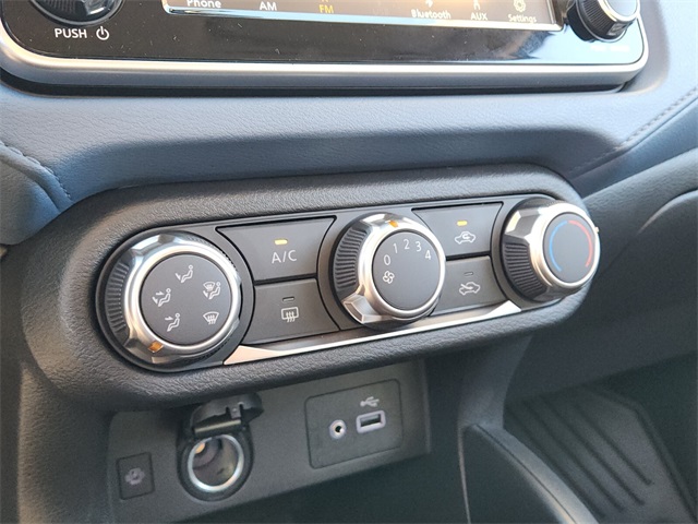 2025 Nissan Versa SV photo 19