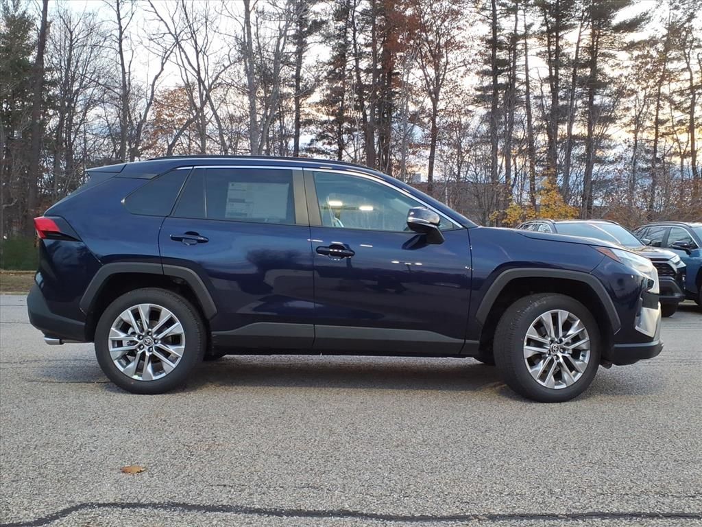 2025 Toyota RAV4 XLE photo 3