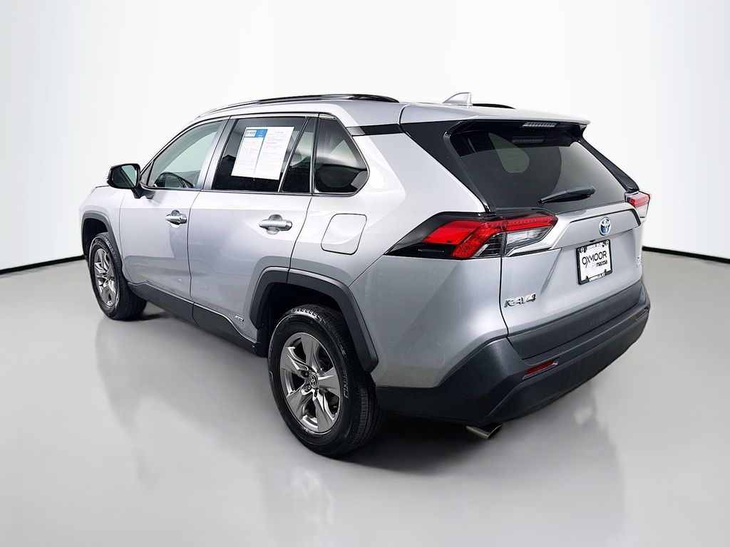 2023 Toyota RAV4 Hybrid XLE photo 6