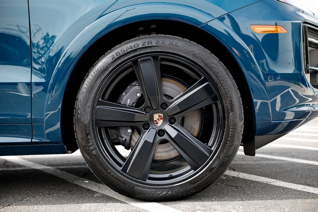 2025 Porsche Cayenne photo 12