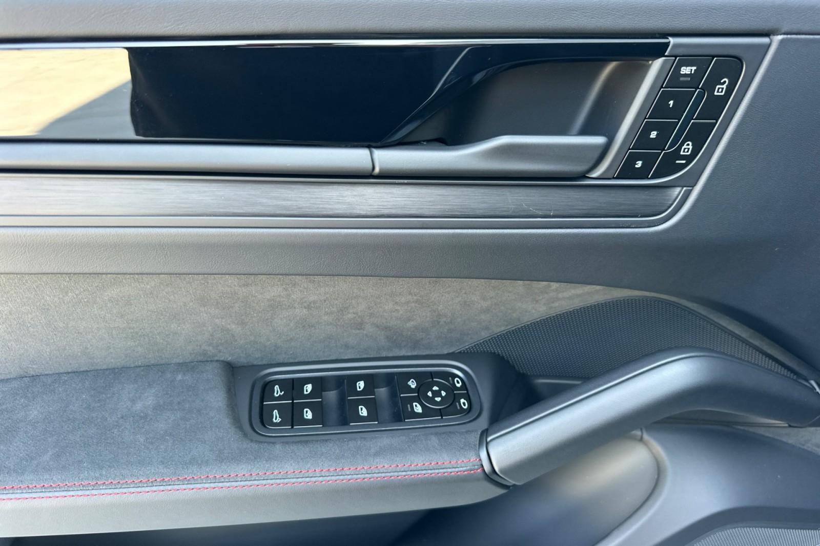 2026 Porsche Cayenne GTS Coupe photo 14