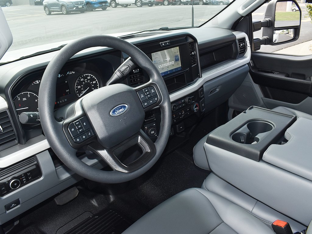 2025 Ford F-250 XL photo 4