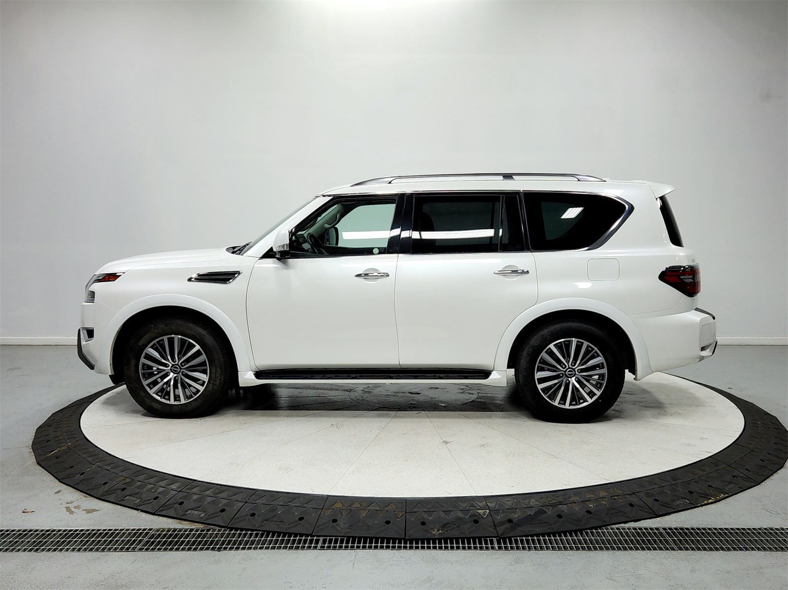 2023 Nissan Armada SL photo 4