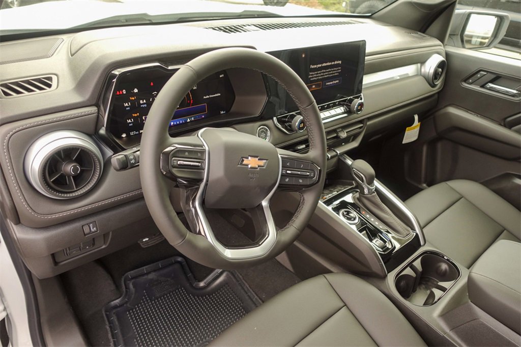 2025 Chevrolet Colorado Work Truck LT photo 9