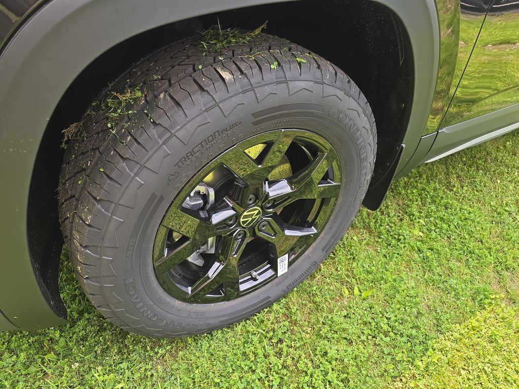 2025 Volkswagen Atlas Peak Edition SE photo 2