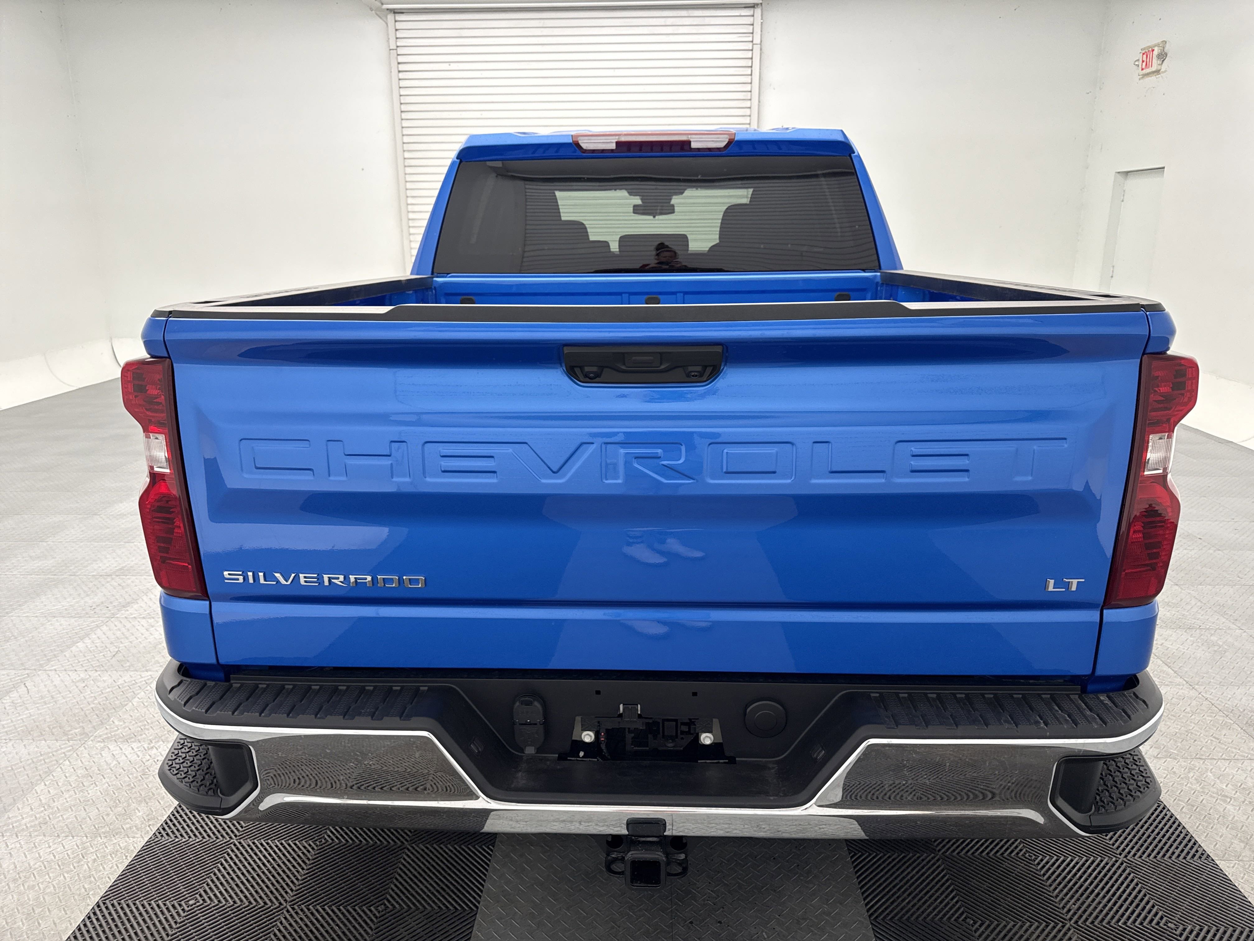 2025 Chevrolet Silverado 1500 LT photo 4
