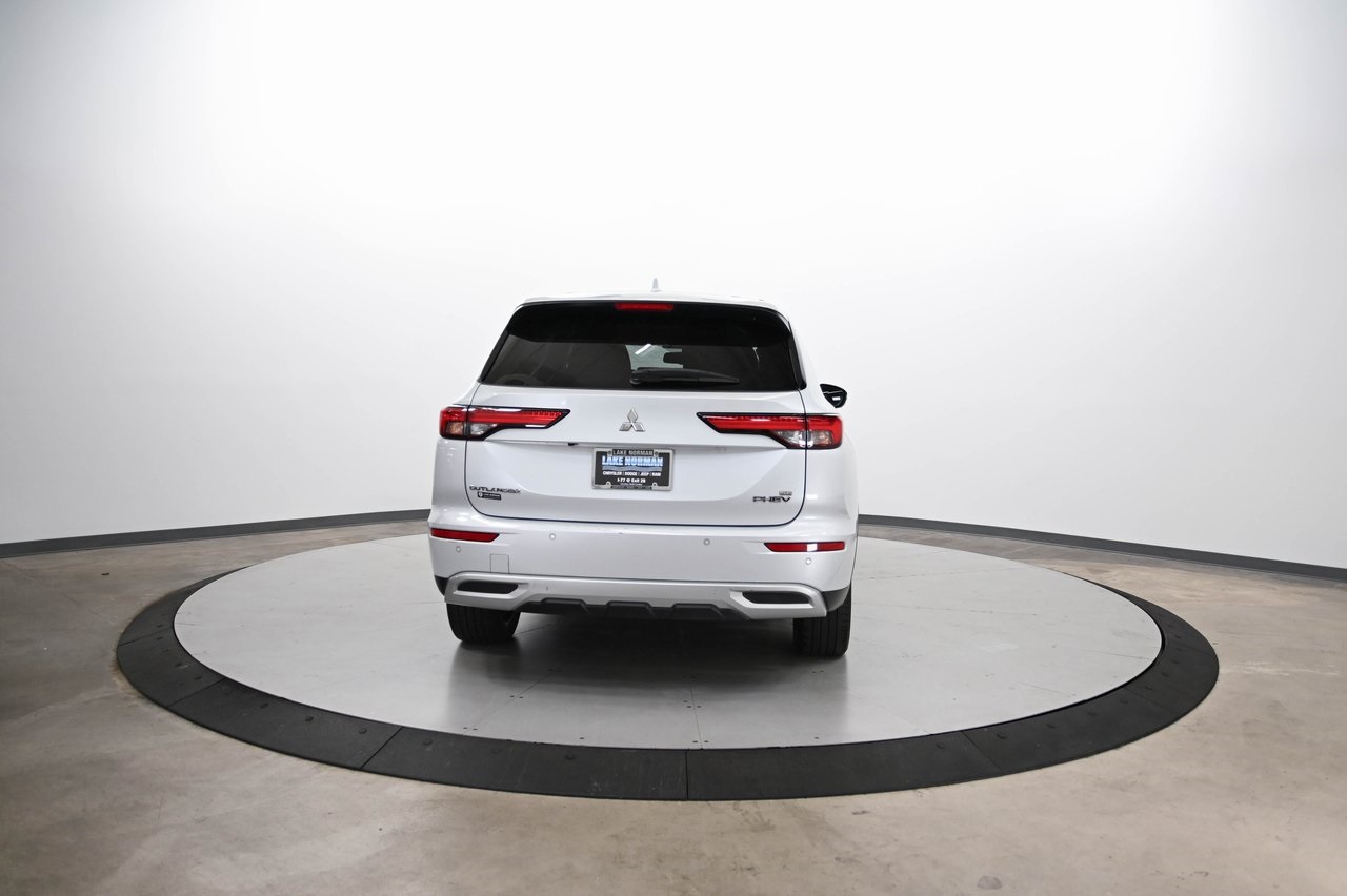 2023 Mitsubishi Outlander PHEV SE photo 4