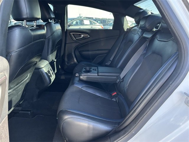 2016 Chrysler 200 S photo 10