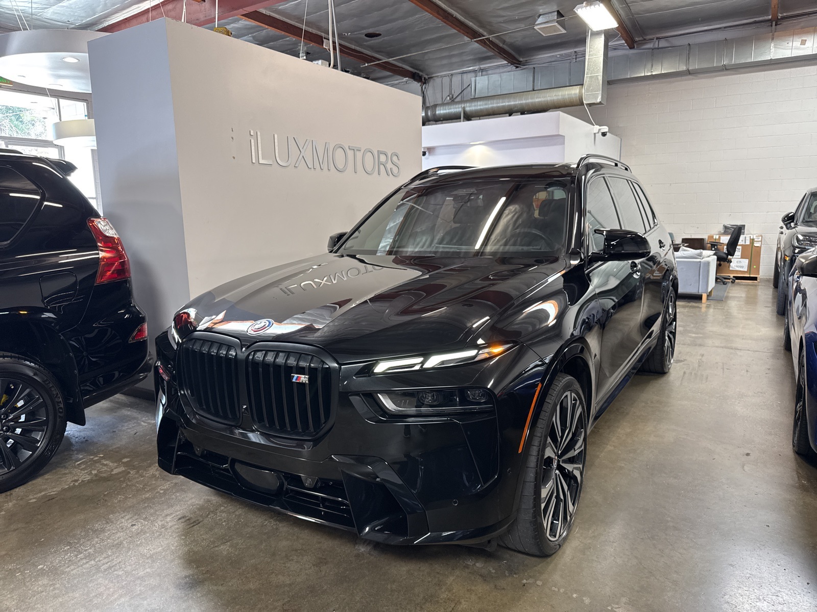 2023 BMW X7 M60i's photo