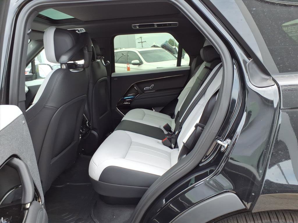 2025 Land Rover Range Rover Sport SE photo 11