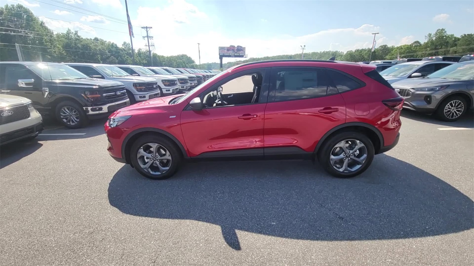2025 Ford Escape ST-Line photo 4