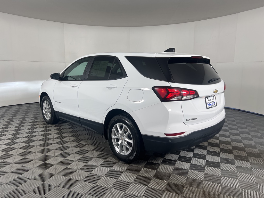 2022 Chevrolet Equinox LS photo 3