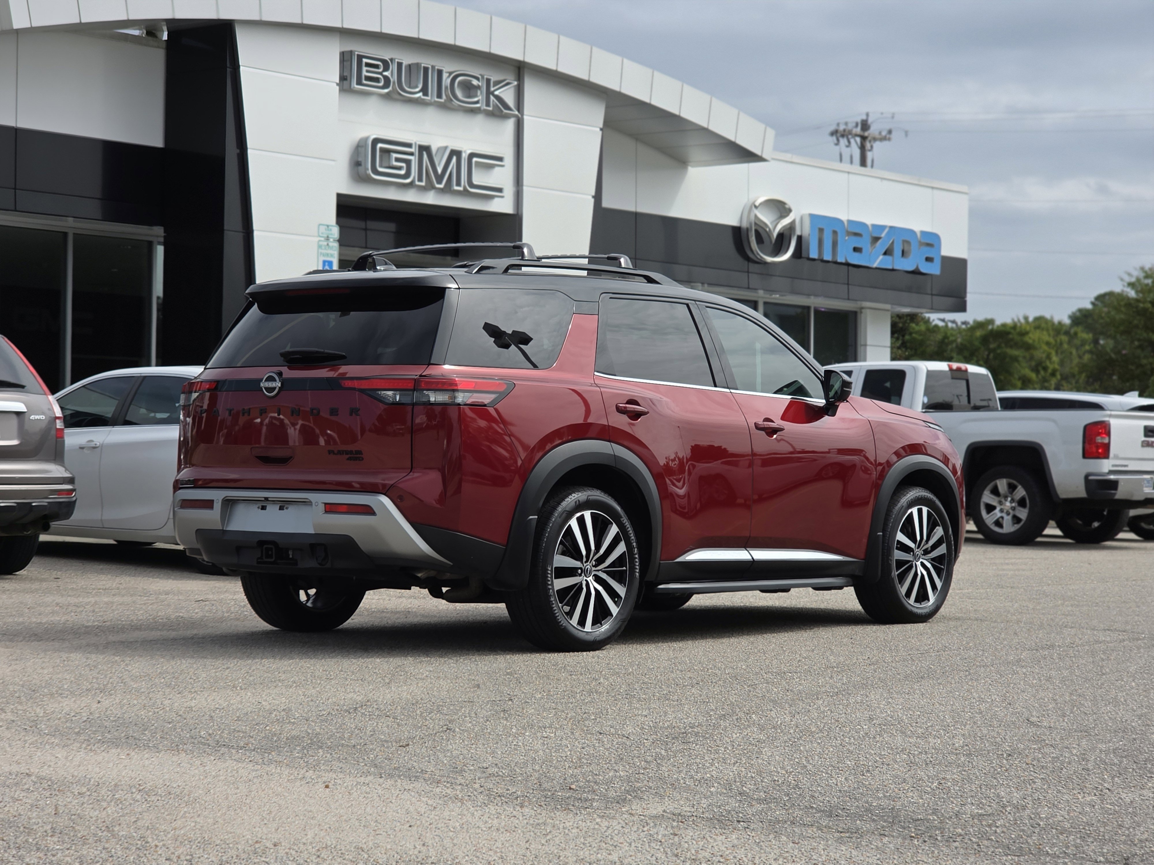 2023 Nissan Pathfinder Platinum photo 3