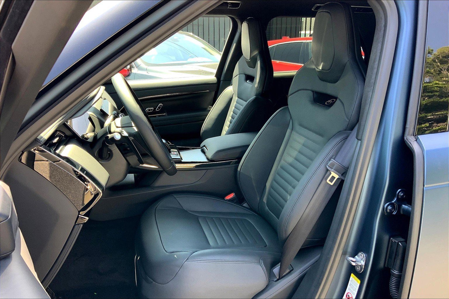 2025 Land Rover Range Rover Sport photo 4