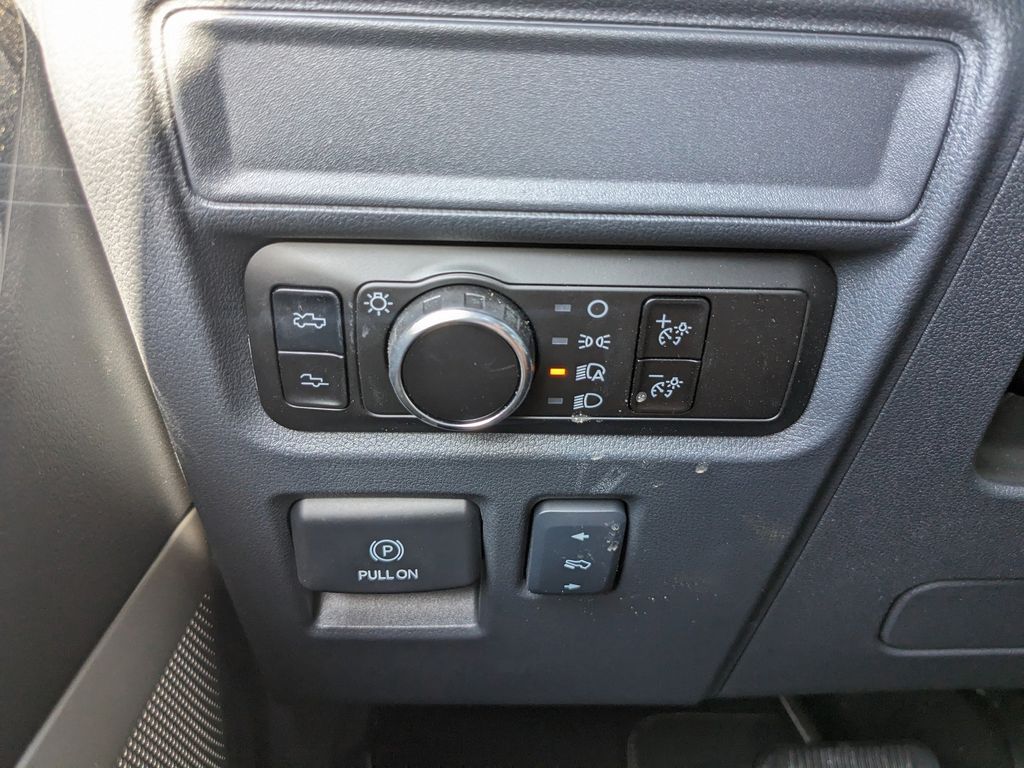 2025 Ford F-150 Lightning Platinum photo 30